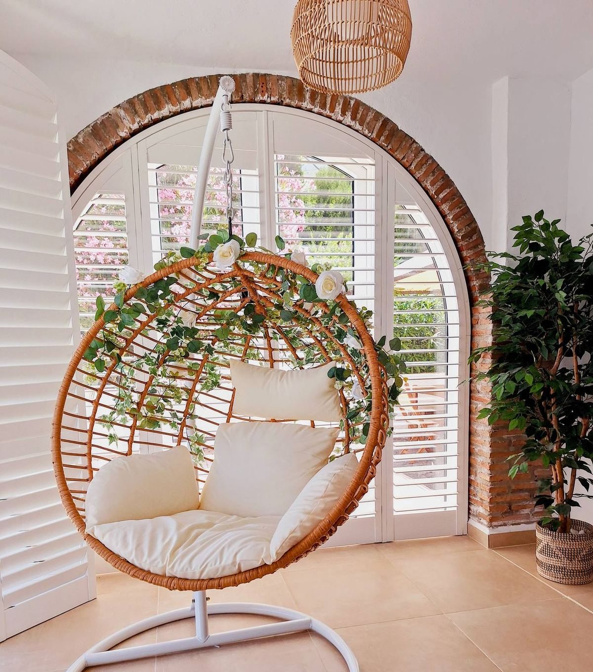 Rattan egg chair — Airbnb Villa Málaga